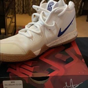 Nike Kyrie 4 limited edition size 3Y